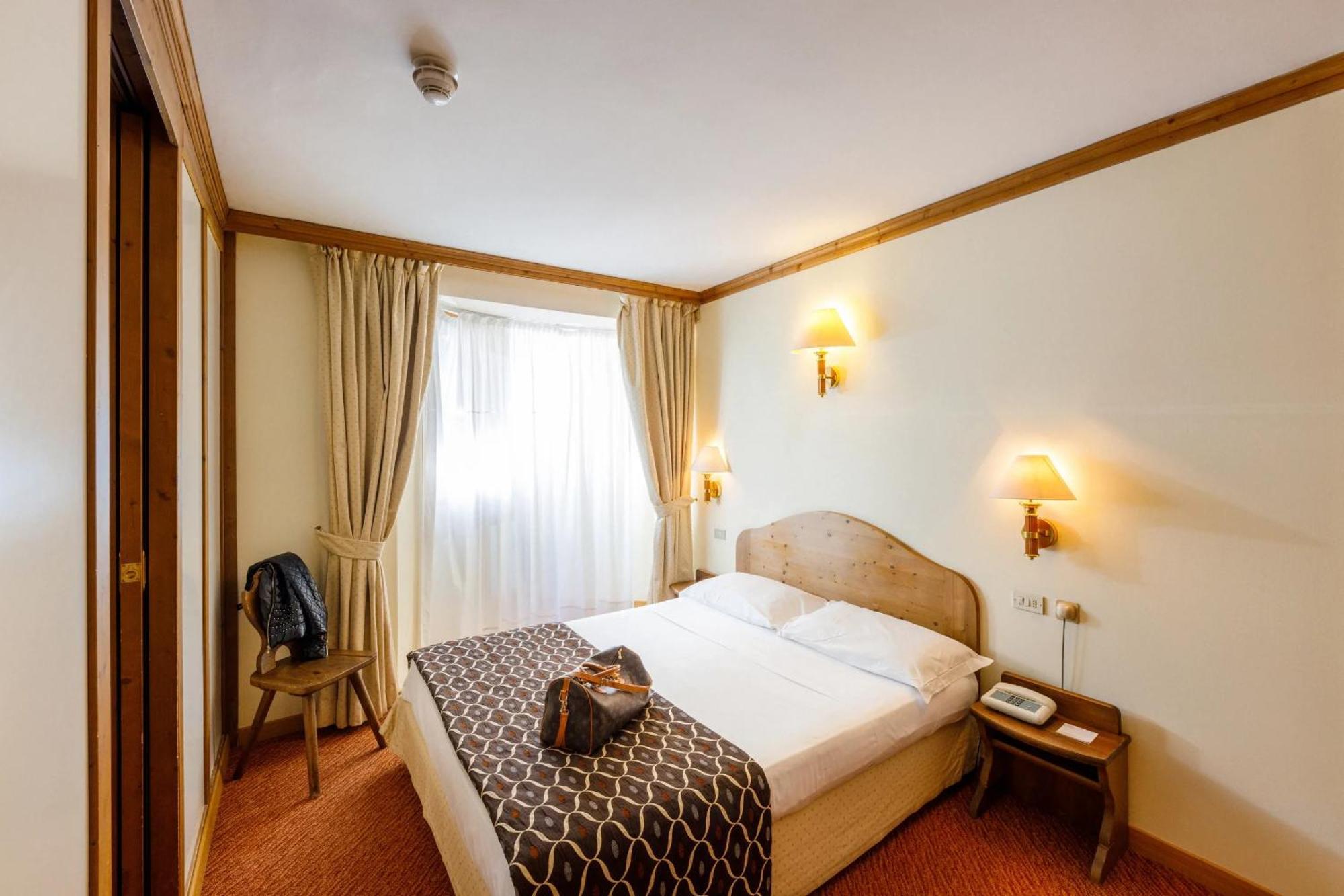 Hotel Alaska Cortina Cortina dʼAmpezzo Eksteriør bilde