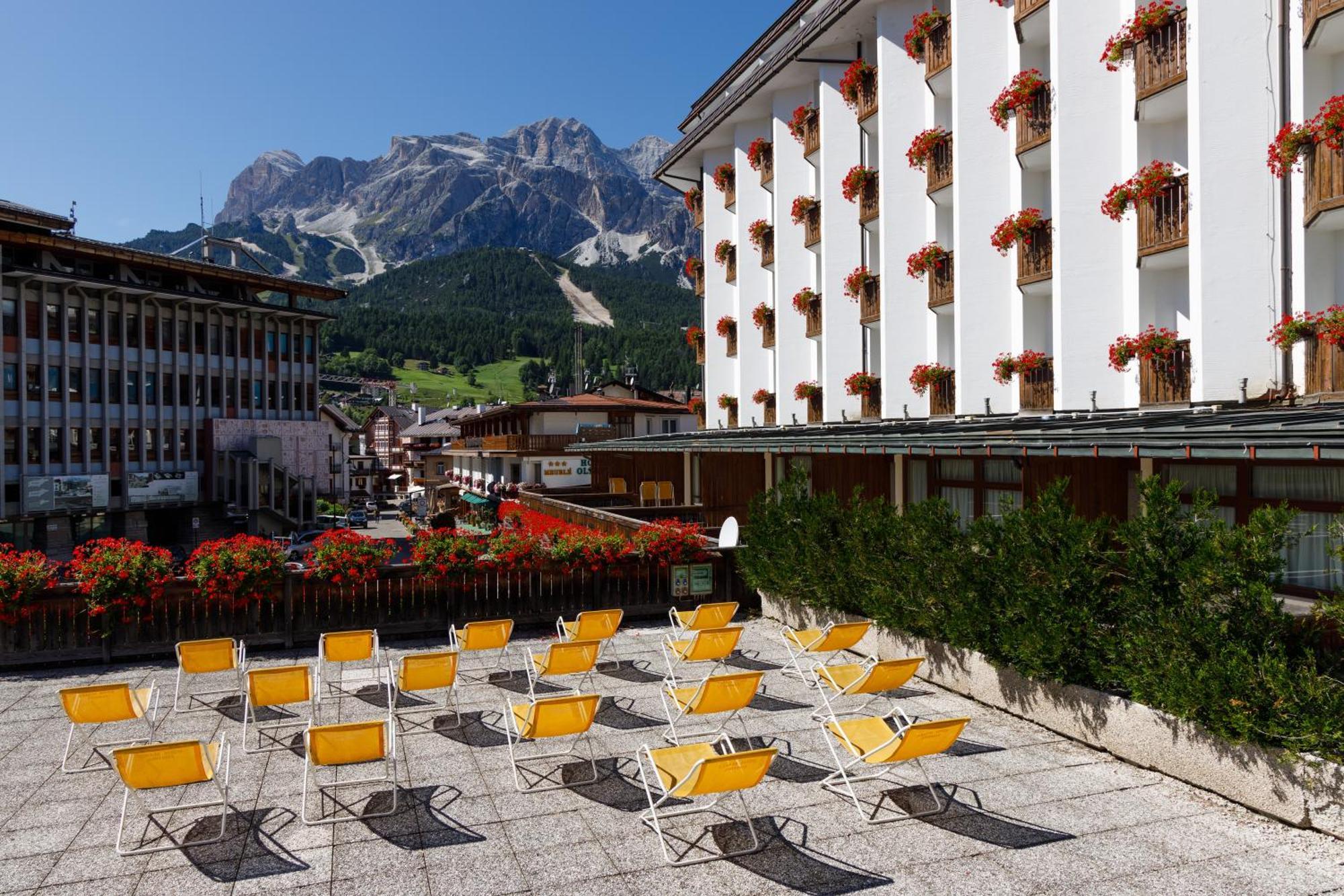 Hotel Alaska Cortina Cortina dʼAmpezzo Eksteriør bilde