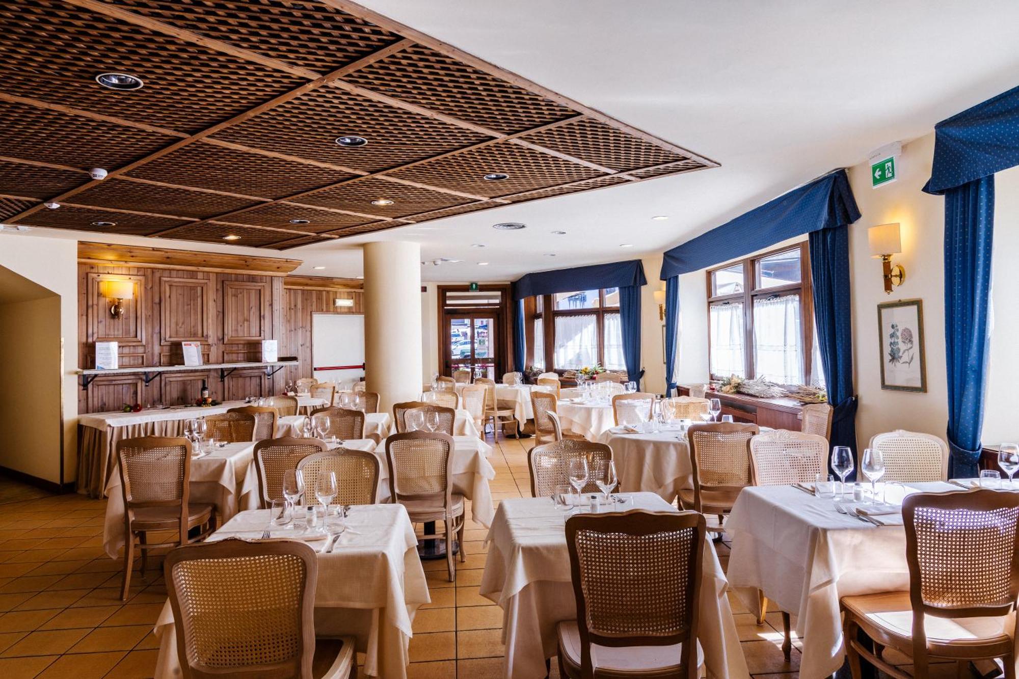 Hotel Alaska Cortina Cortina dʼAmpezzo Eksteriør bilde