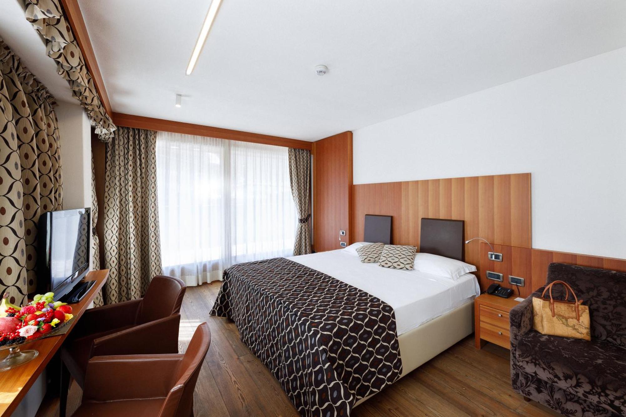 Hotel Alaska Cortina Cortina dʼAmpezzo Eksteriør bilde