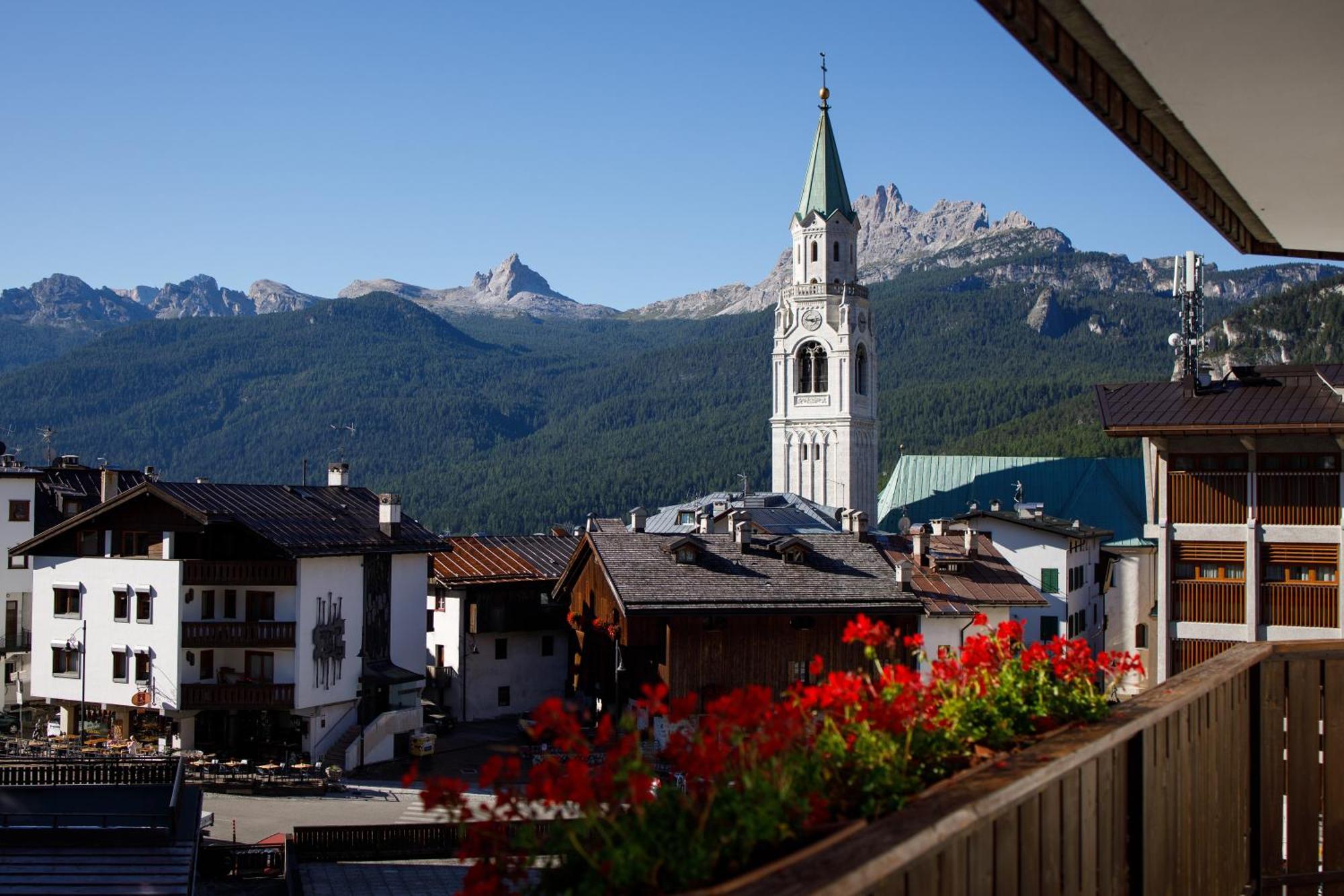 Hotel Alaska Cortina Cortina dʼAmpezzo Eksteriør bilde