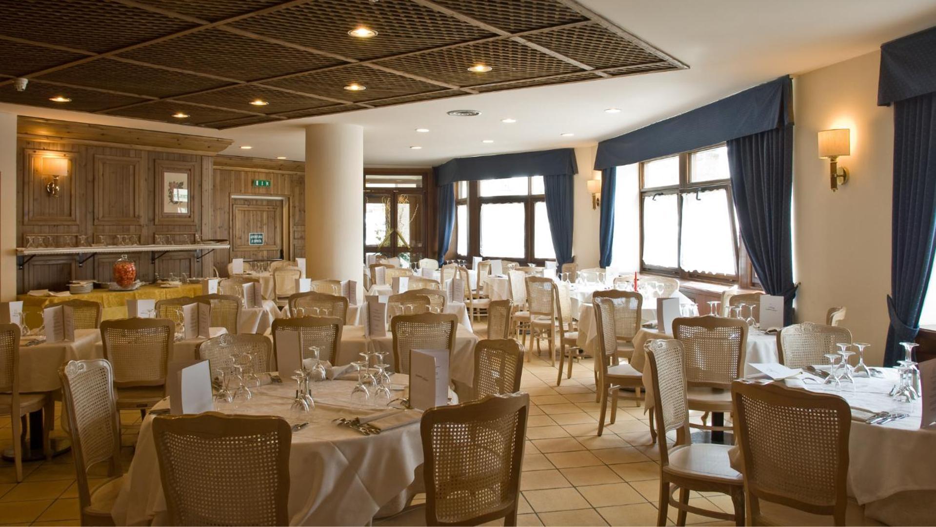 Hotel Alaska Cortina Cortina dʼAmpezzo Eksteriør bilde