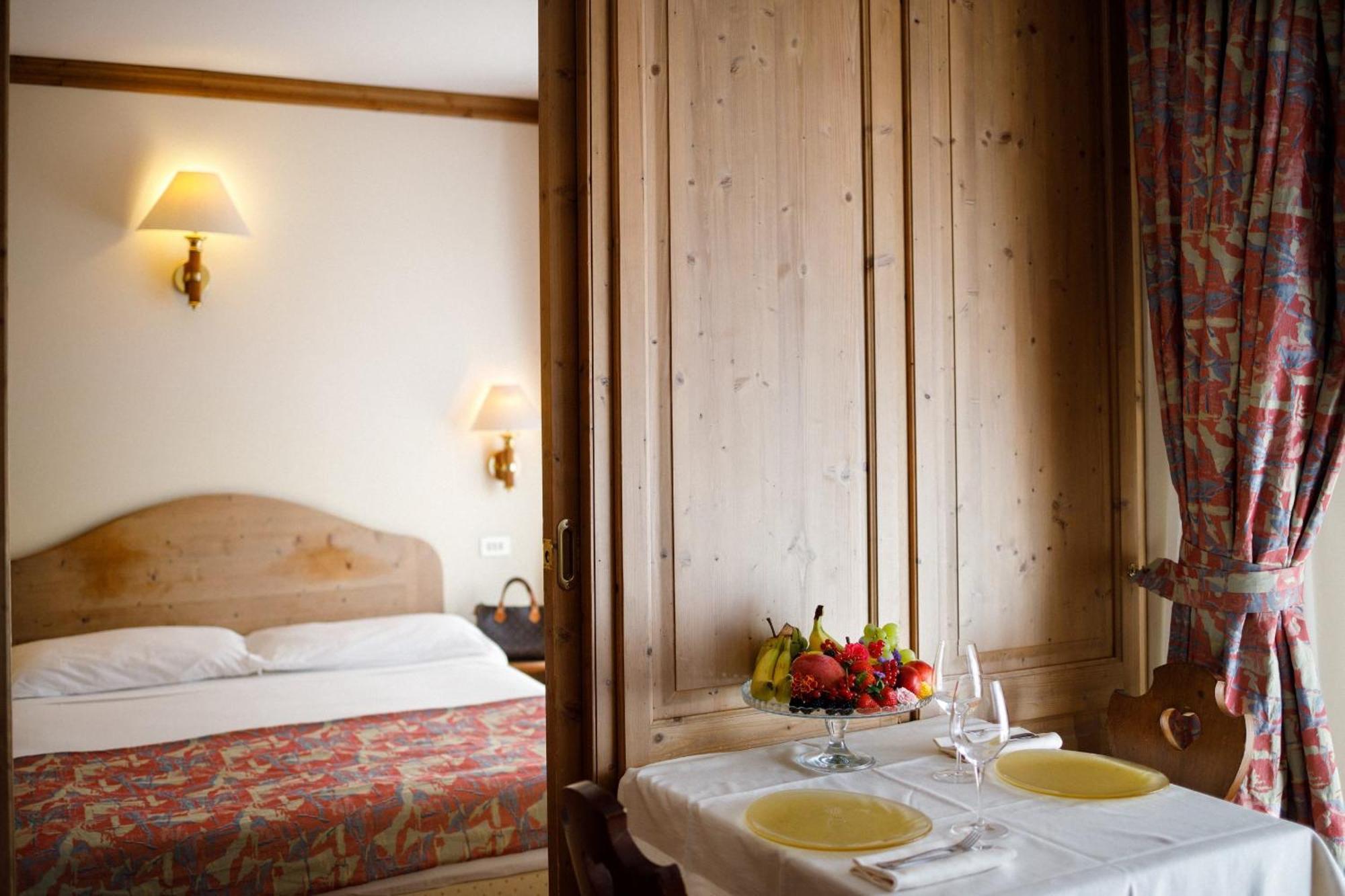 Hotel Alaska Cortina Cortina dʼAmpezzo Eksteriør bilde