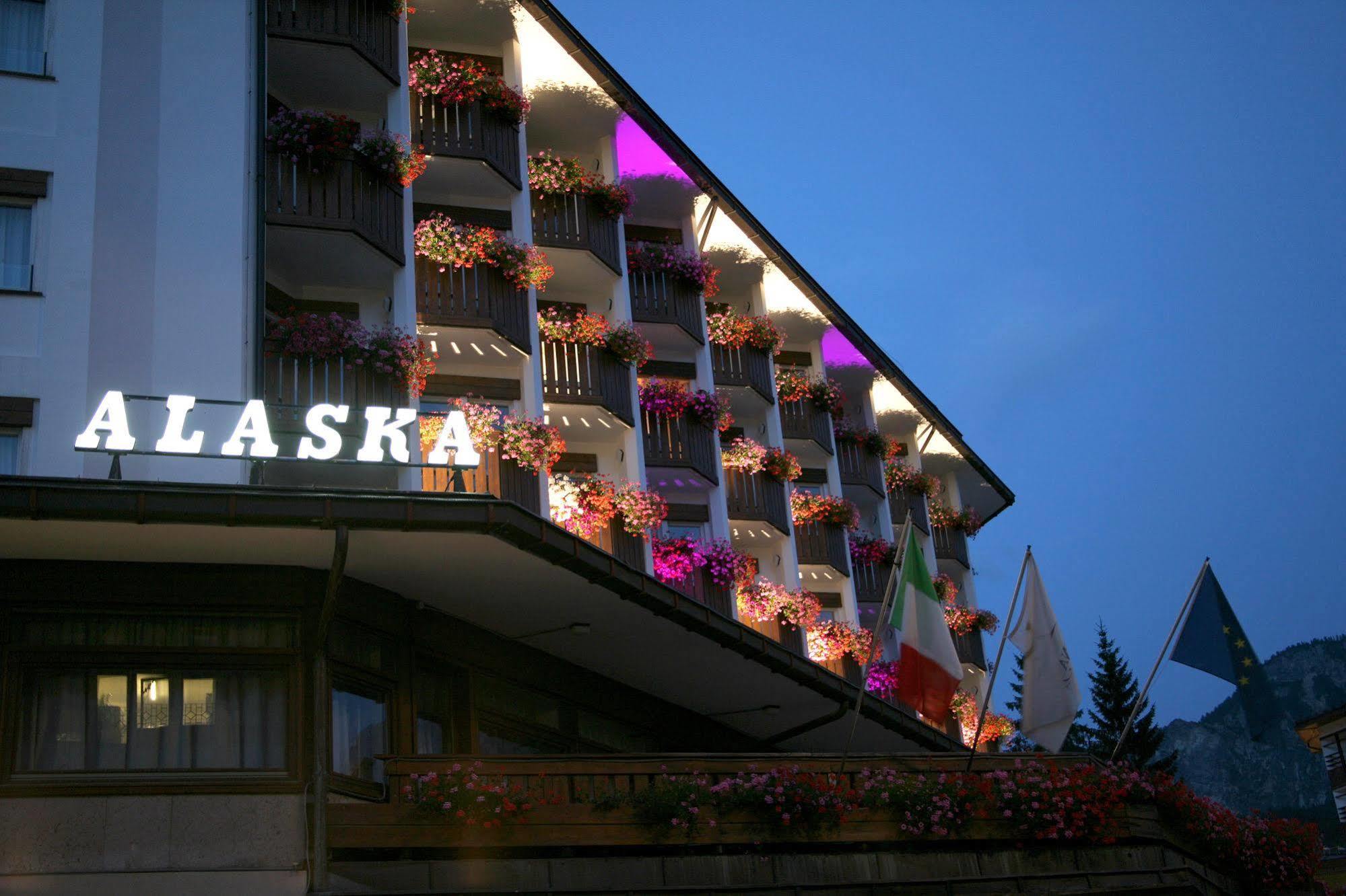Hotel Alaska Cortina Cortina dʼAmpezzo Eksteriør bilde